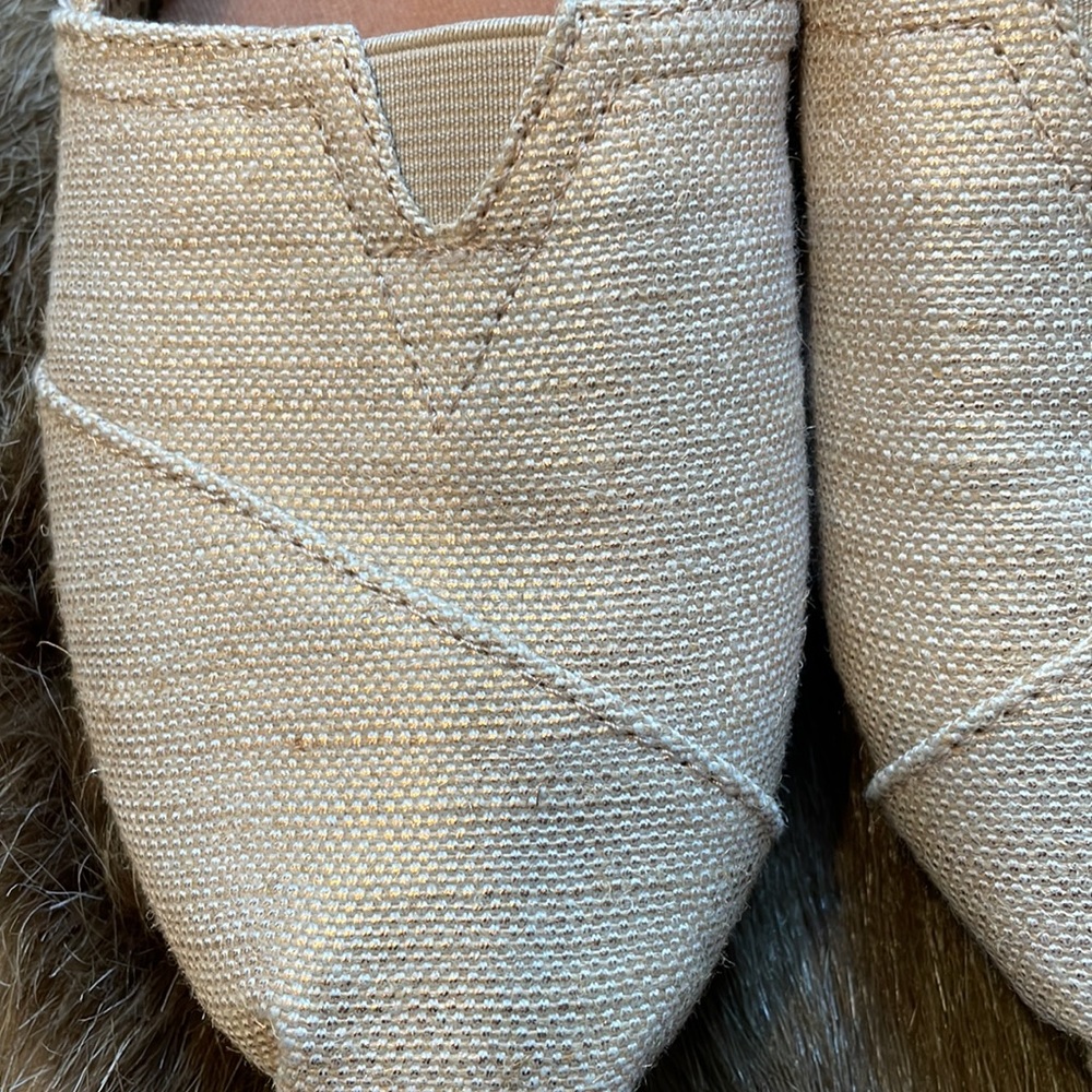 TOMS like new - Picture 2 of 6